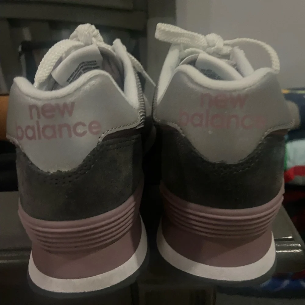 New Balance - Picture 2 of 4
